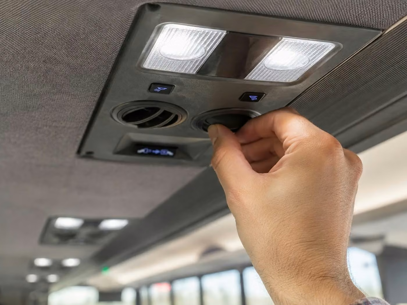 lathrop 20 passenger minibus air conditioning