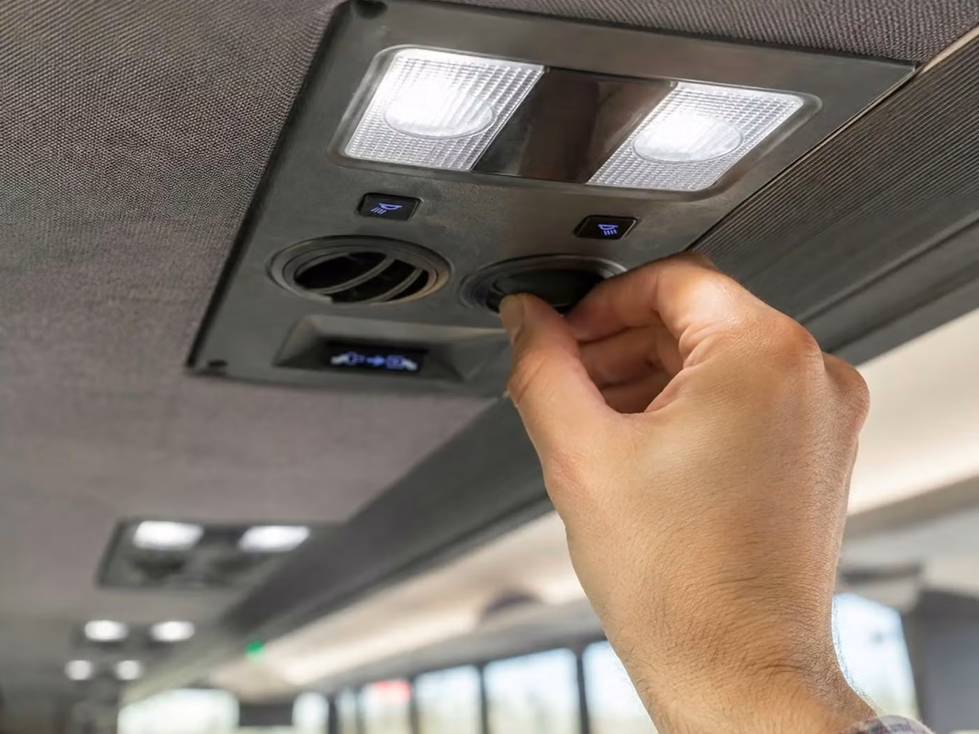 lathrop 25 passenger minibus air conditioning